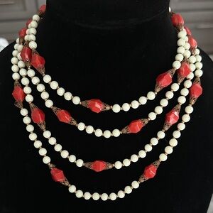 👑Vintage Muti-strand Red and Cream Beaded Necklace